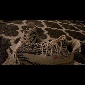 Yeezys boost 350 v2 zebra